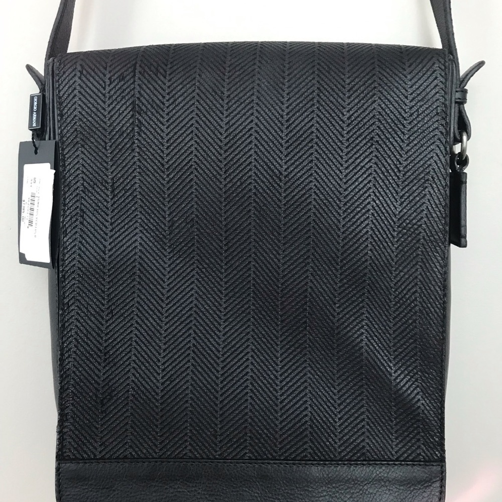 Giorgio Armani Messenger Bag.Size 10,5 • 13 inches